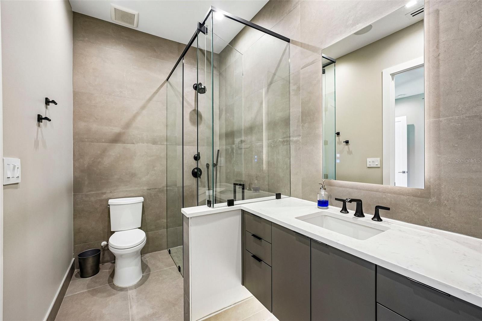 8103 N RIVER SHORE DR — photo 32