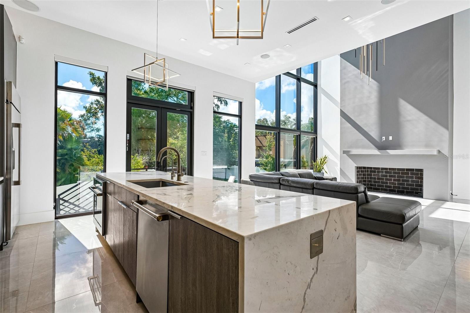 8103 N RIVER SHORE DR — photo 15