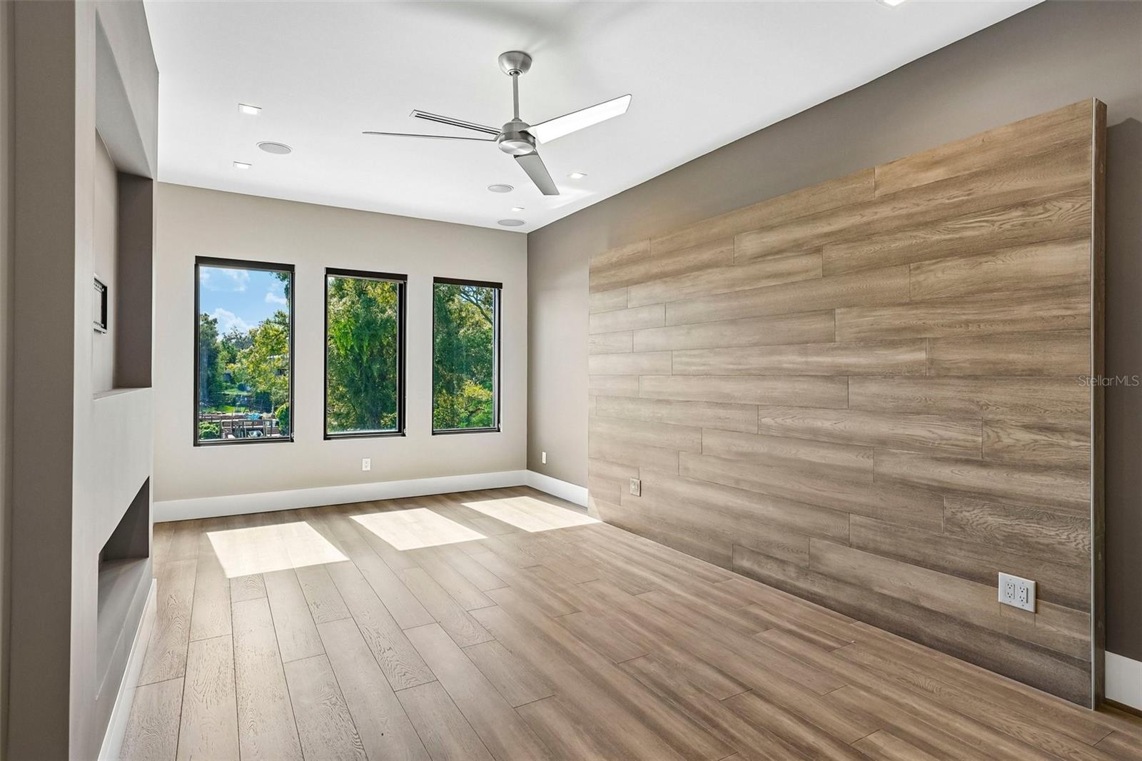 8103 N RIVER SHORE DR — photo 45