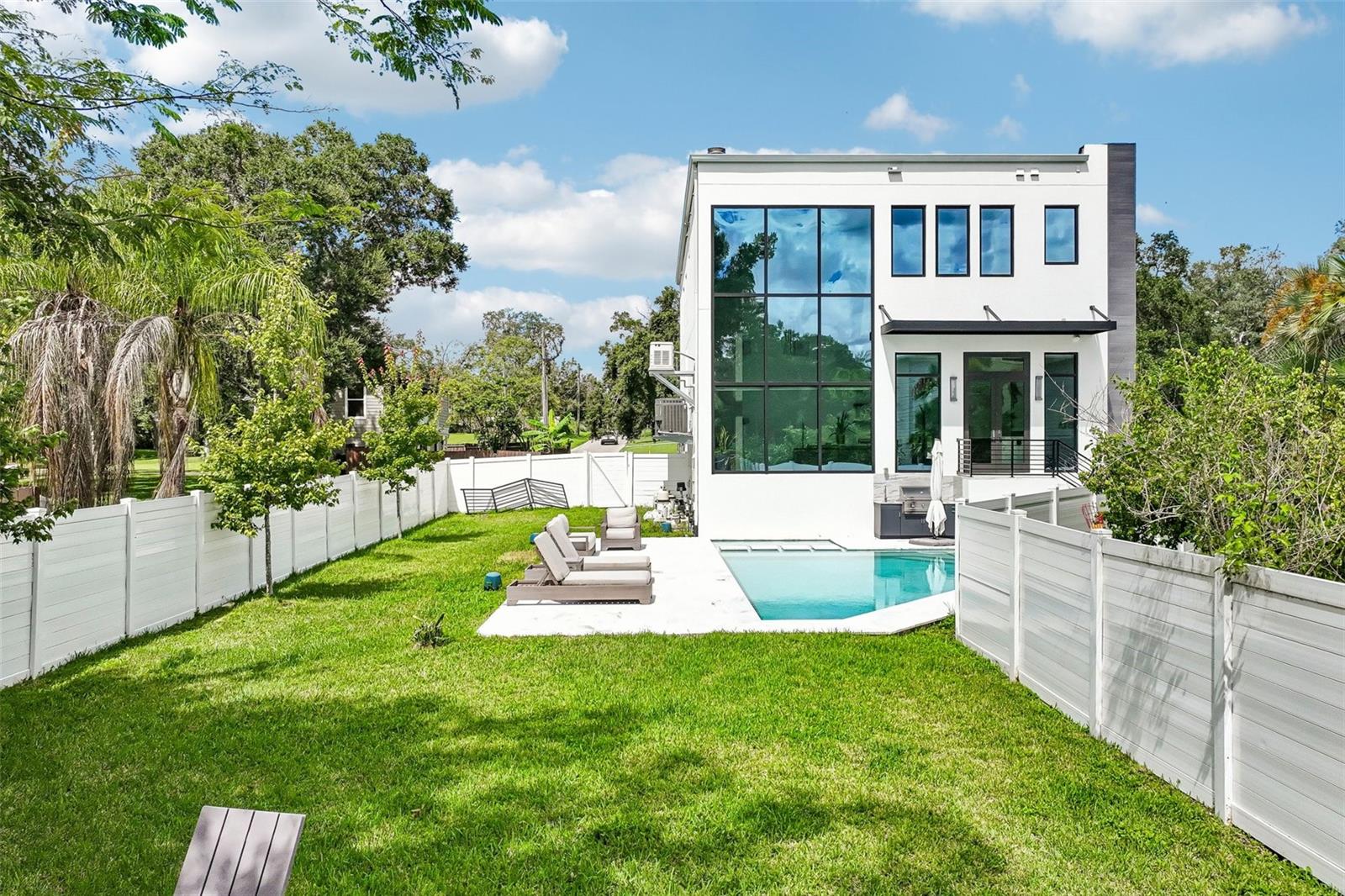 8103 N RIVER SHORE DR — photo 78