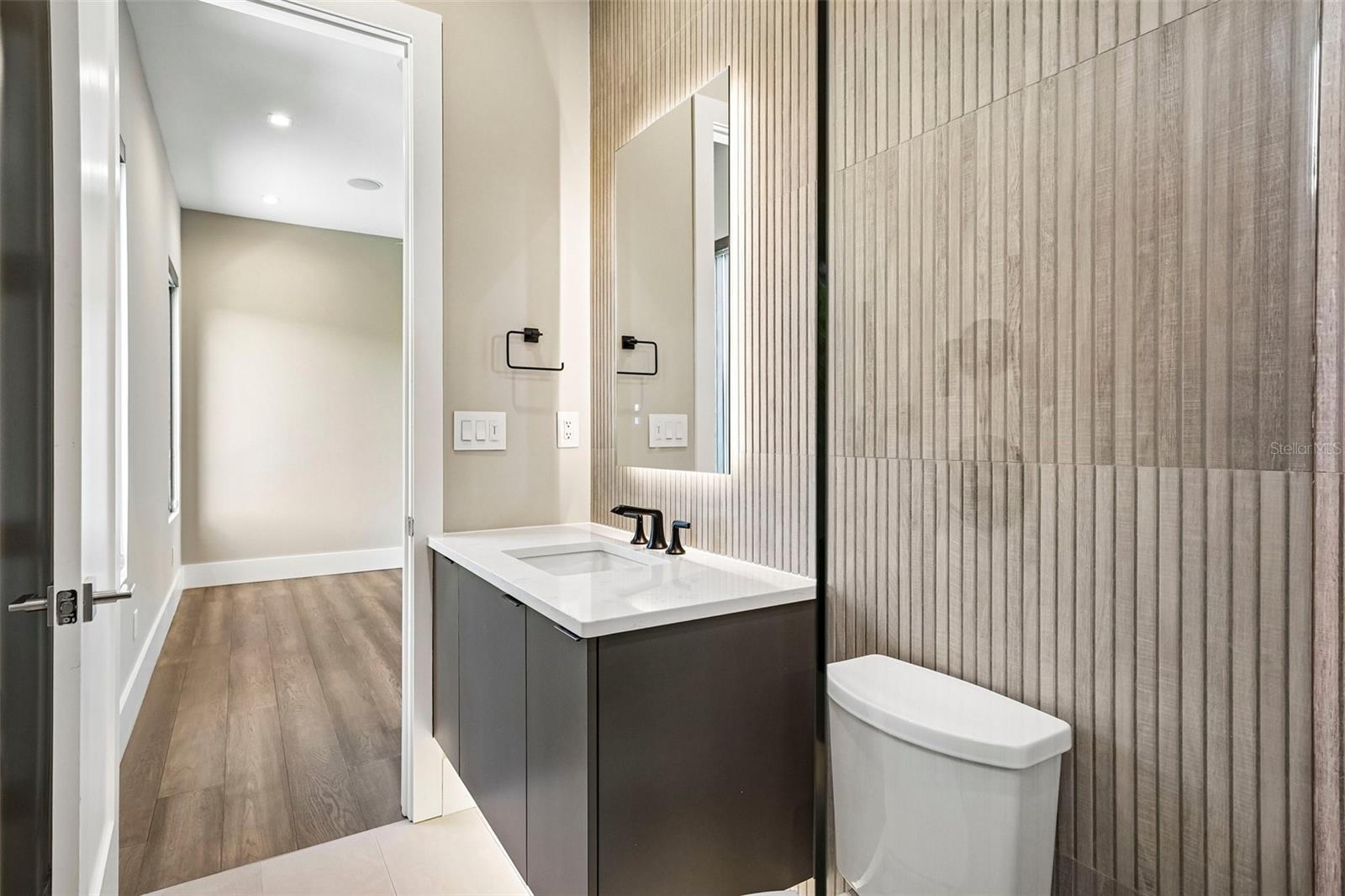 8103 N RIVER SHORE DR — photo 52