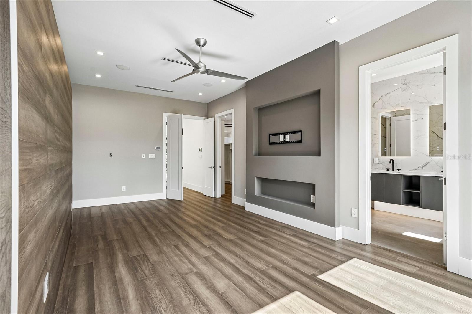 8103 N RIVER SHORE DR — photo 48