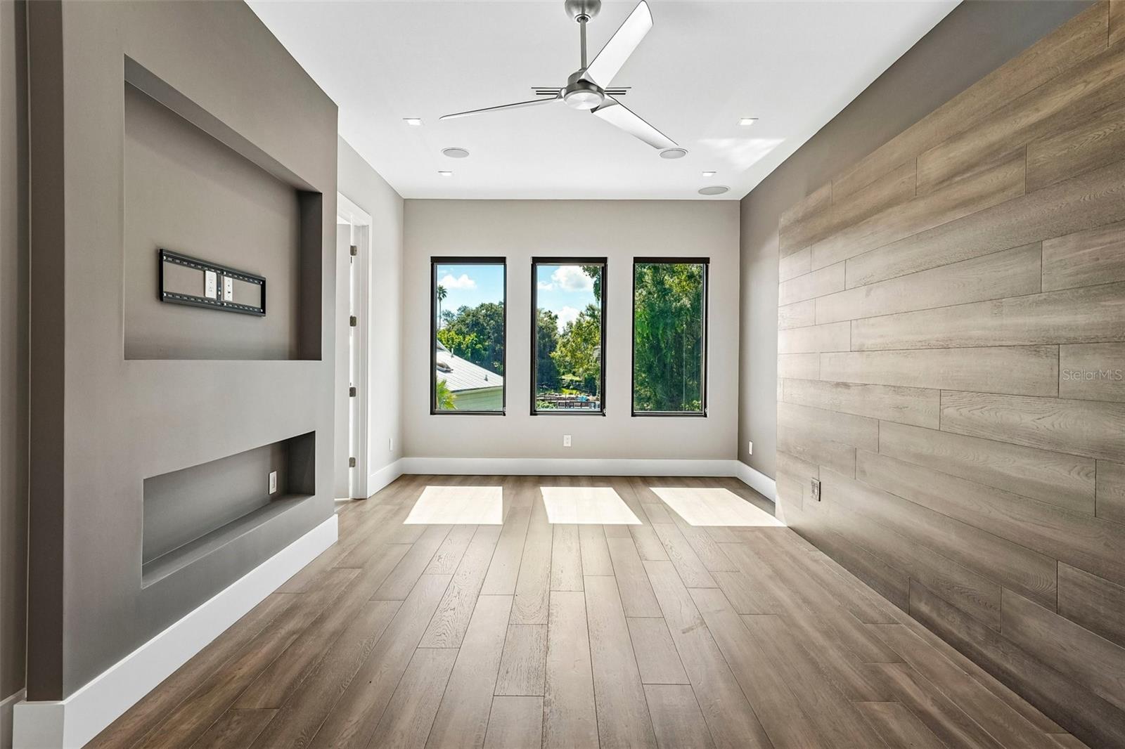 8103 N RIVER SHORE DR — photo 44