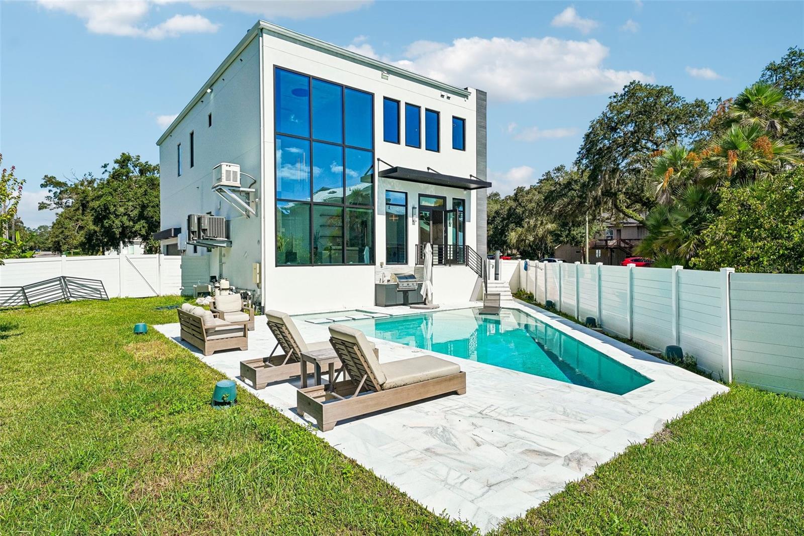 8103 N RIVER SHORE DR — photo 60
