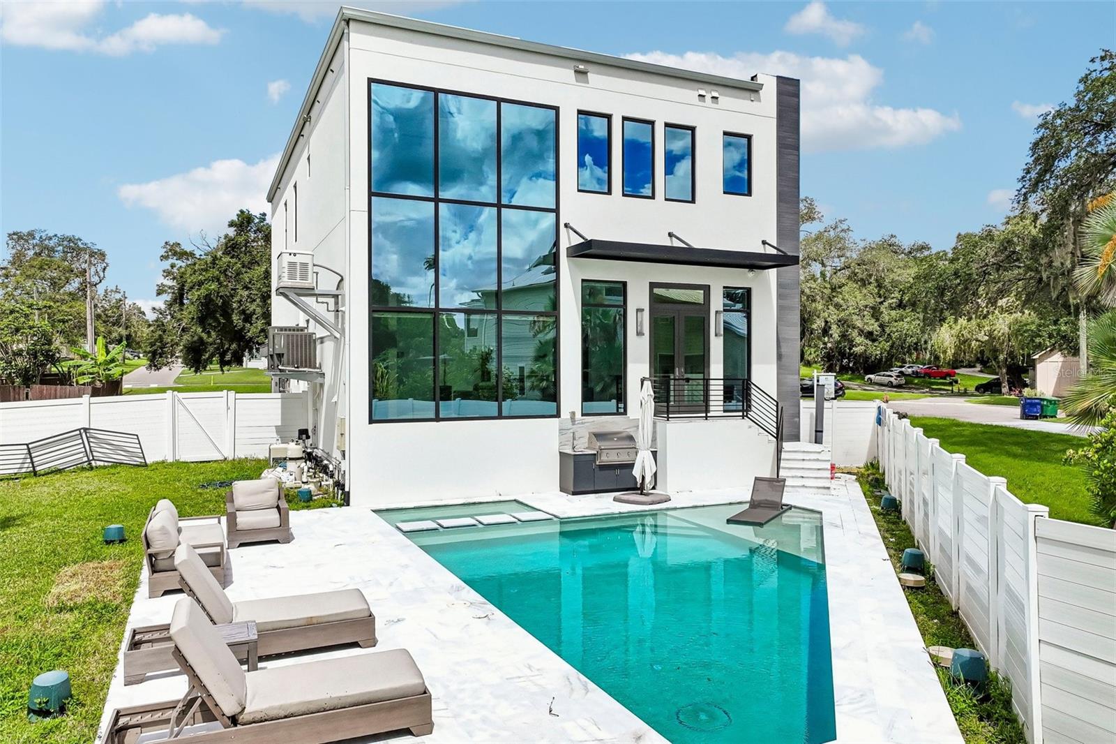 8103 N RIVER SHORE DR — photo 9