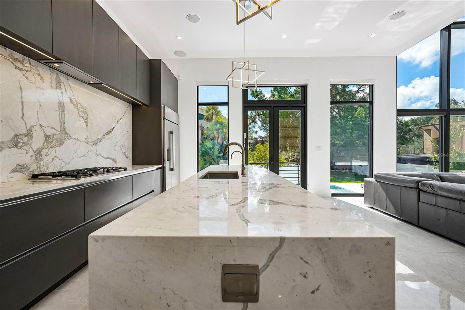 8103 N RIVER SHORE DR — photo 17