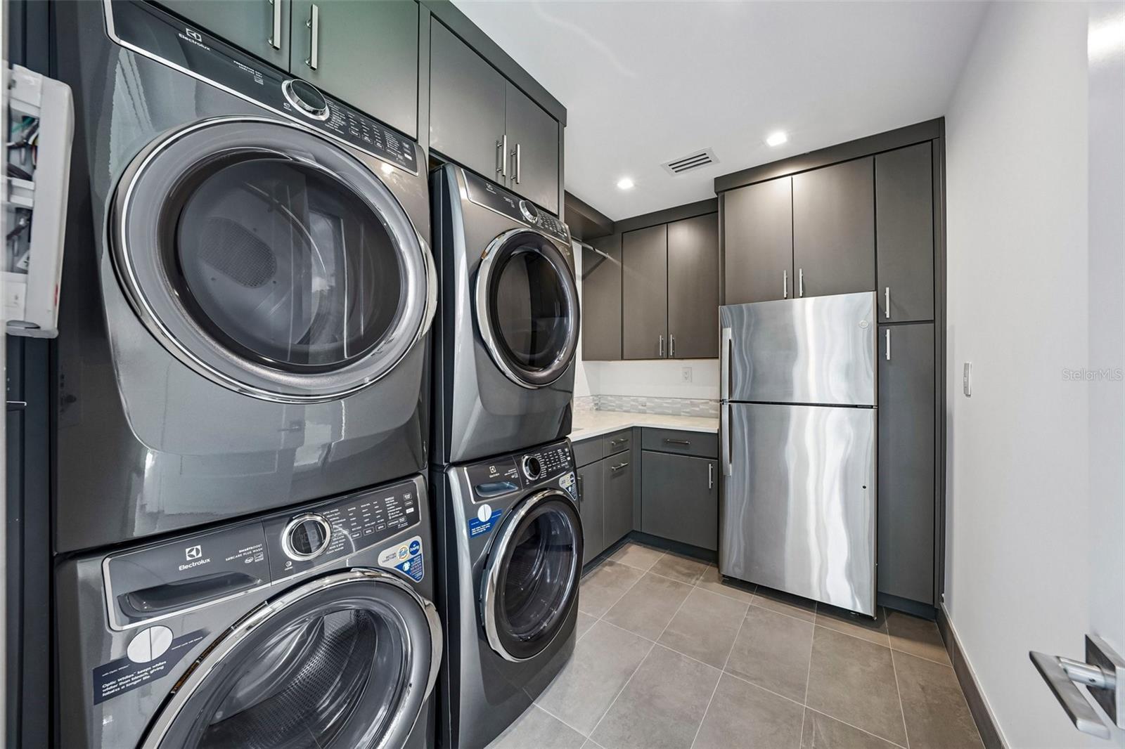 8103 N RIVER SHORE DR — photo 51