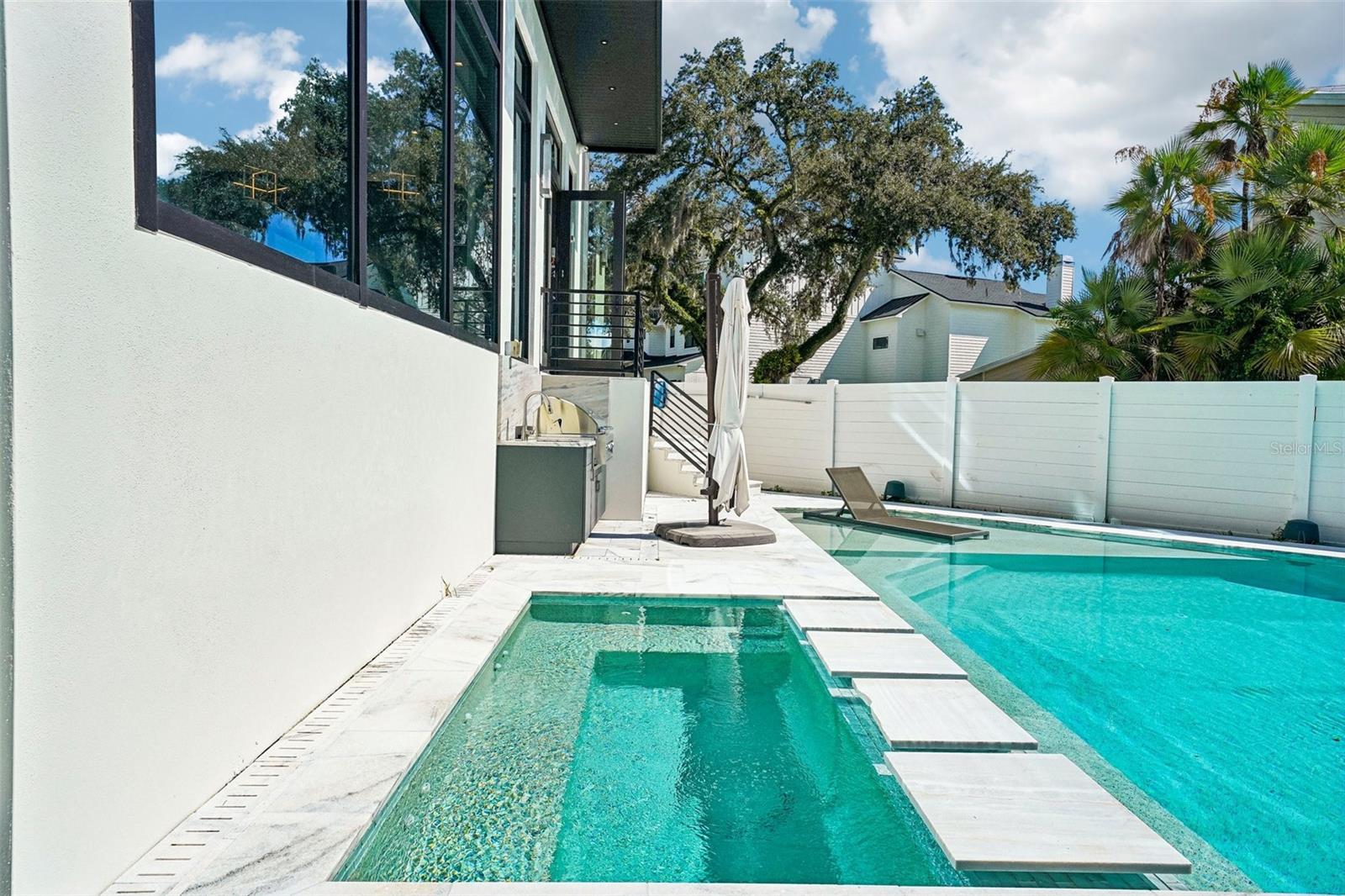 8103 N RIVER SHORE DR — photo 58