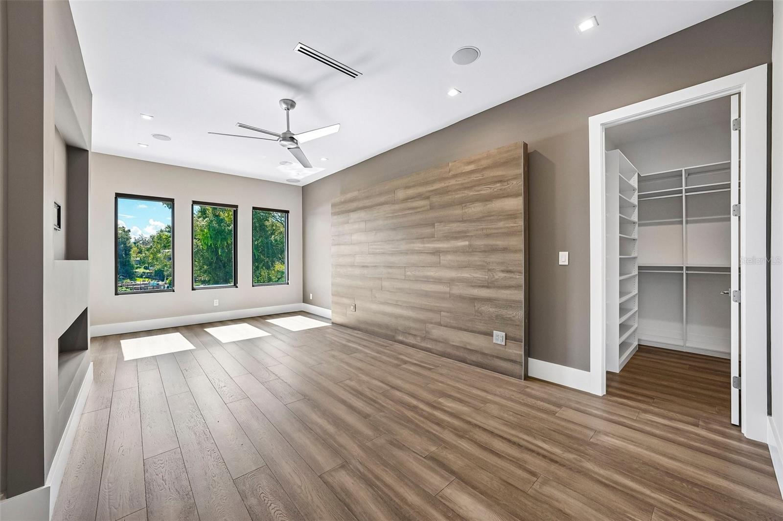 8103 N RIVER SHORE DR — photo 49