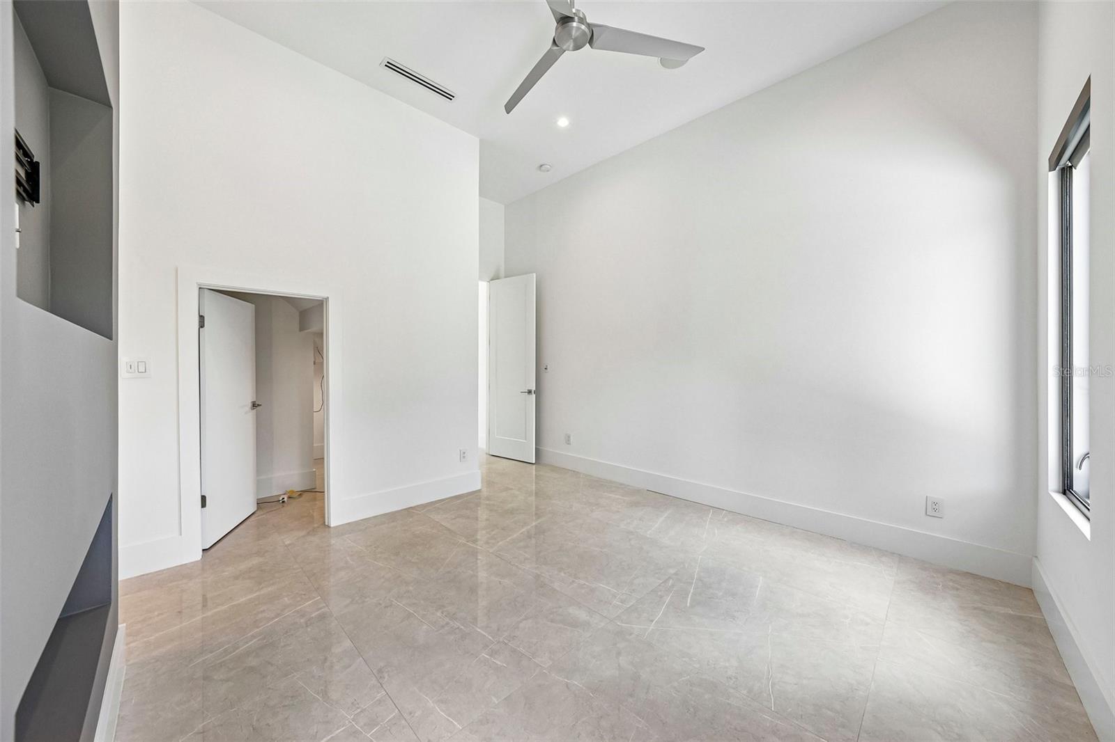 8103 N RIVER SHORE DR — photo 42