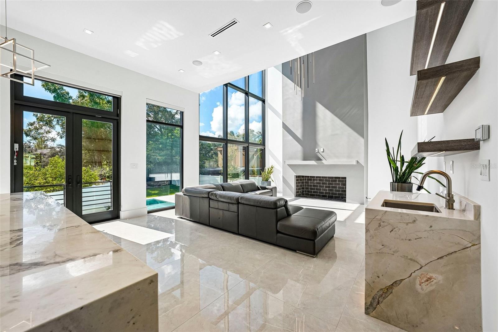 8103 N RIVER SHORE DR — photo 7