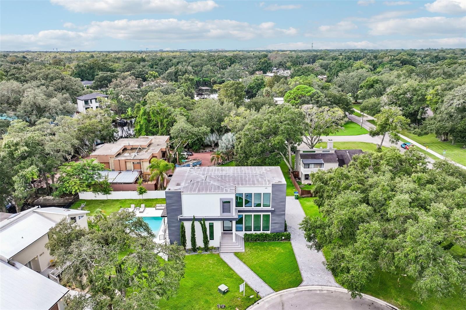 8103 N RIVER SHORE DR — photo 70