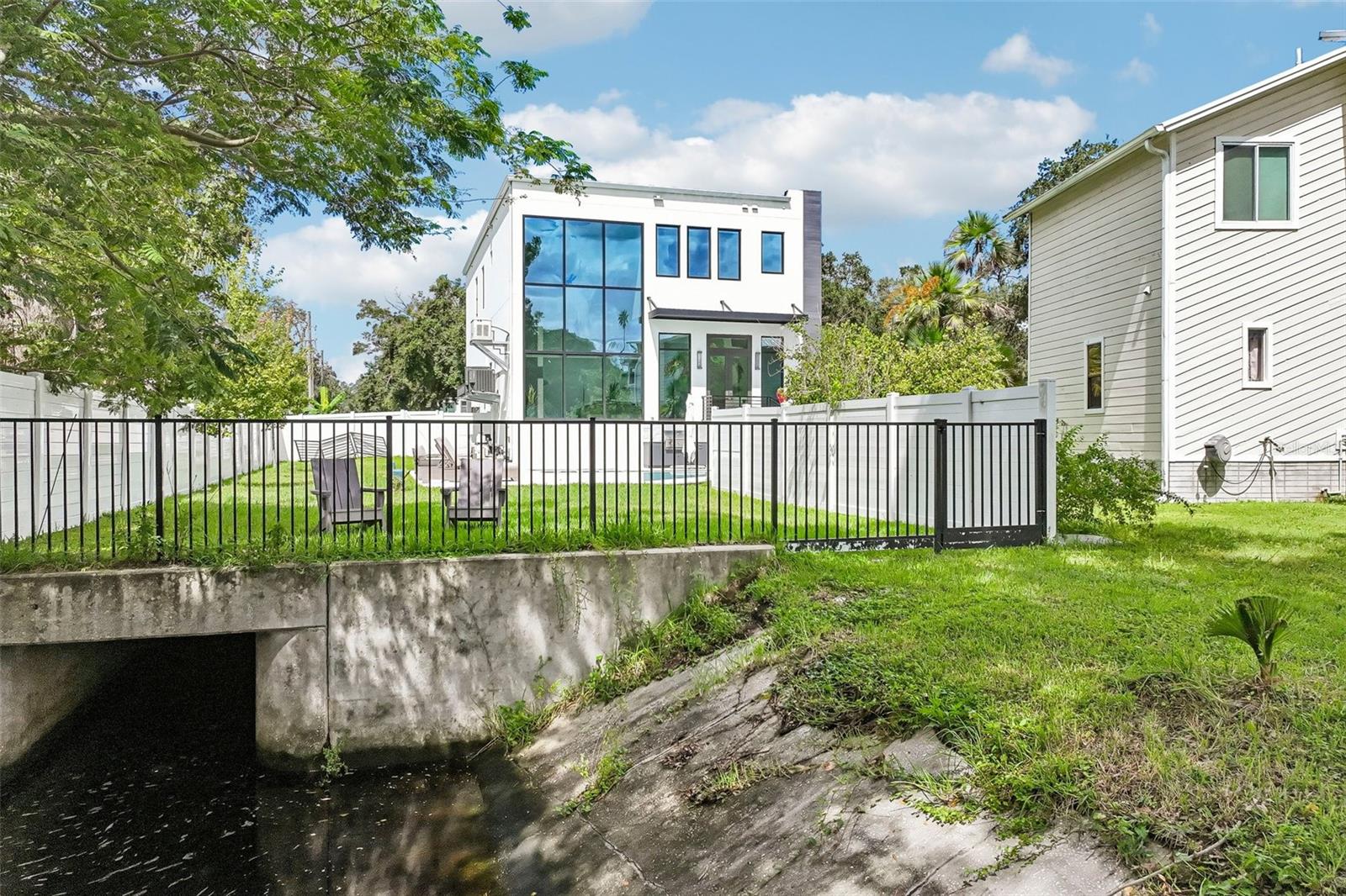 8103 N RIVER SHORE DR — photo 90