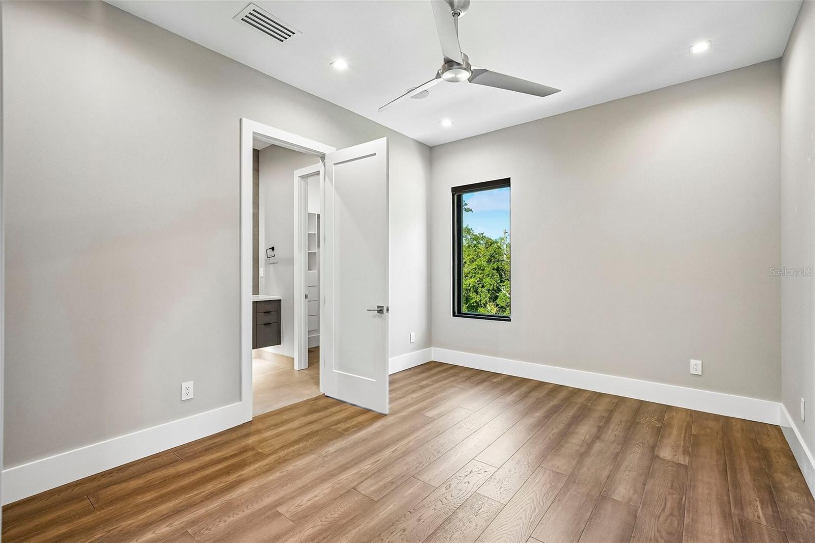 8103 N RIVER SHORE DR — photo 39