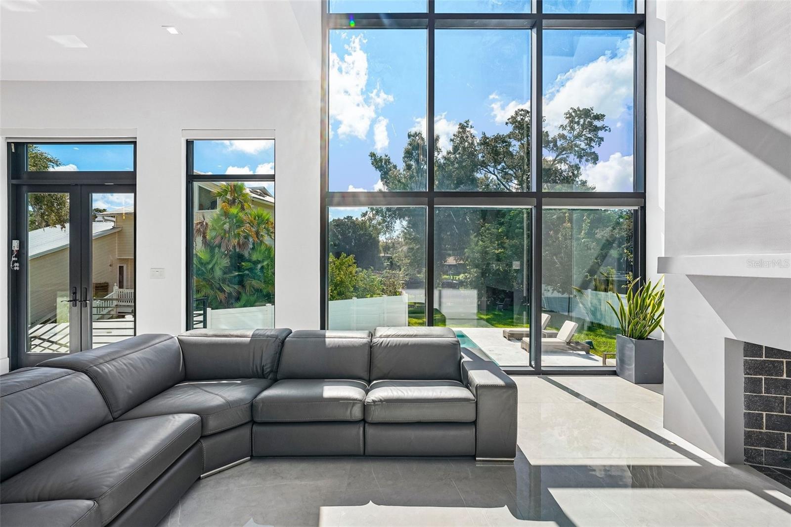 8103 N RIVER SHORE DR — photo 5