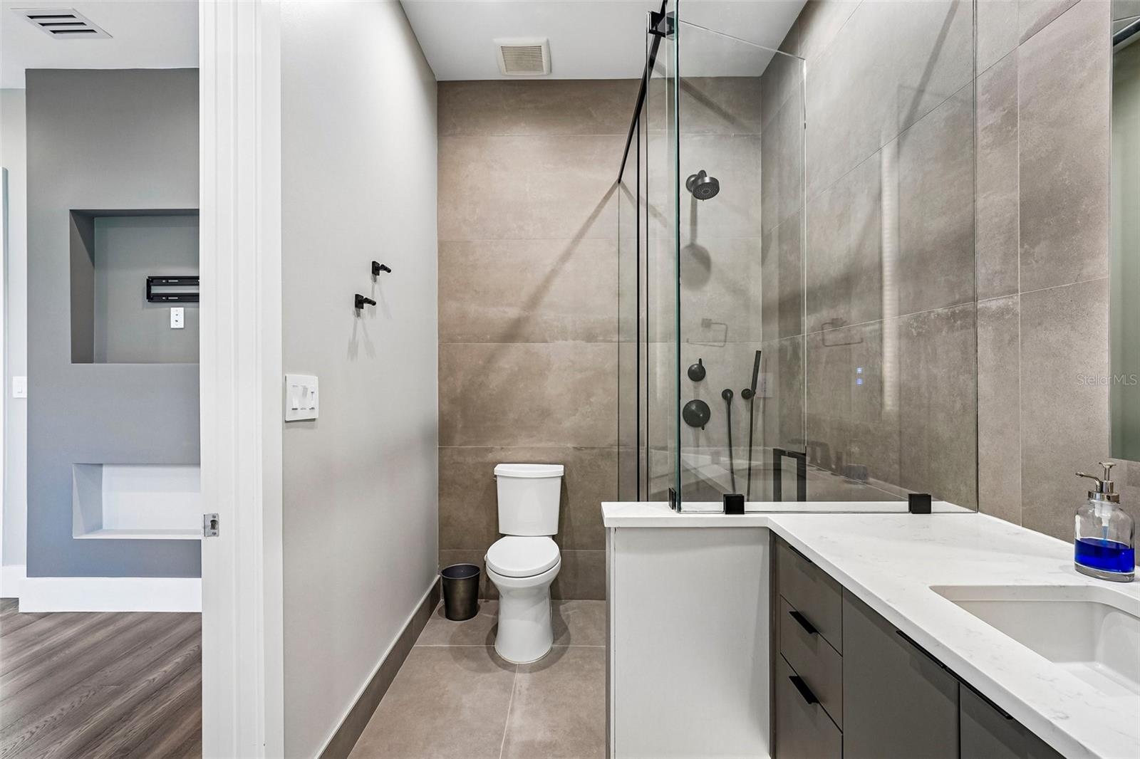 8103 N RIVER SHORE DR — photo 31