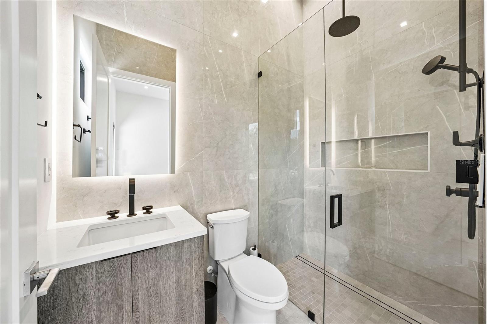 8103 N RIVER SHORE DR — photo 57