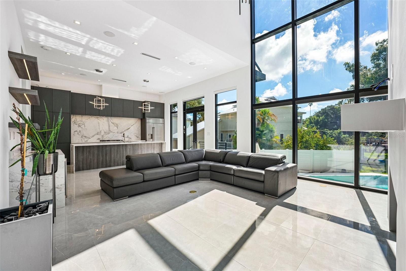 8103 N RIVER SHORE DR — photo 4