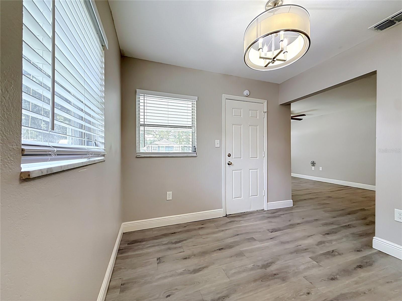 8307 N ELMER ST — photo 22