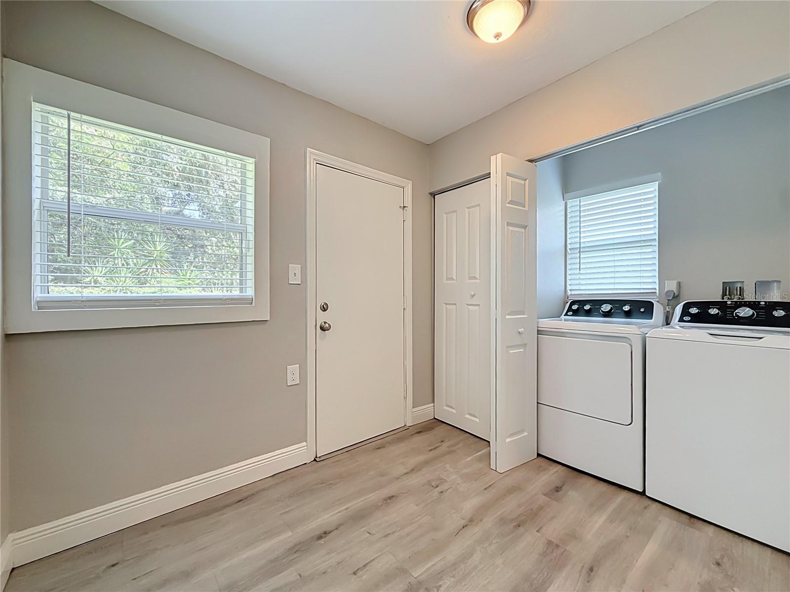 8307 N ELMER ST — photo 48