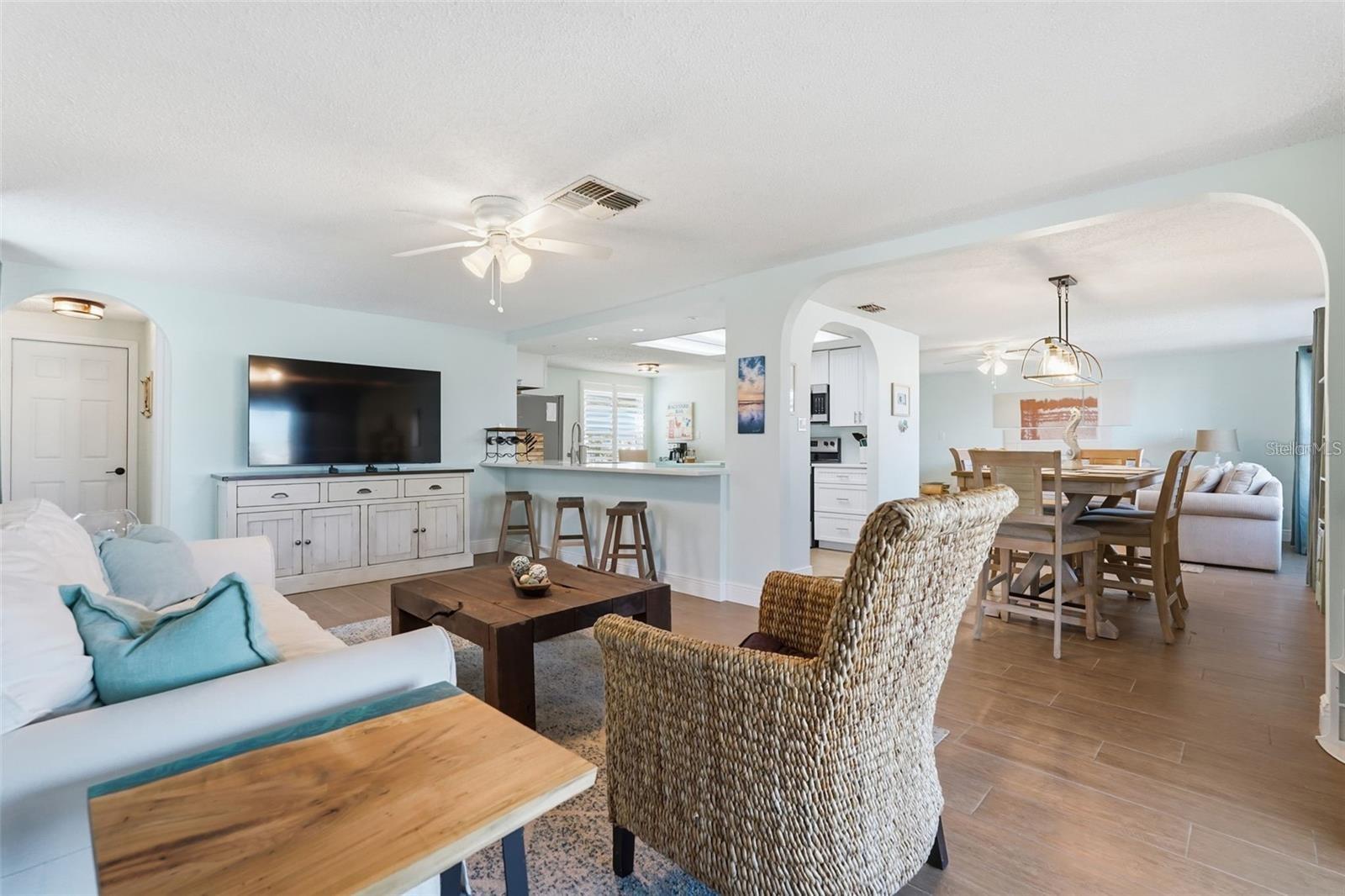 13614 EVELANE DR — photo 14