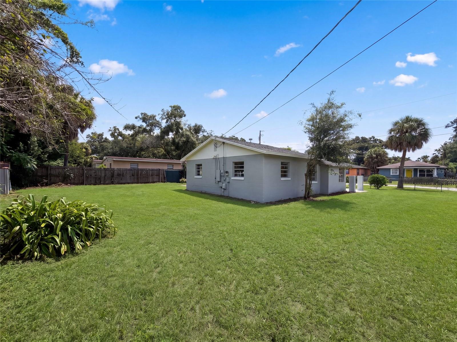 2406 E CURTIS ST — photo 14