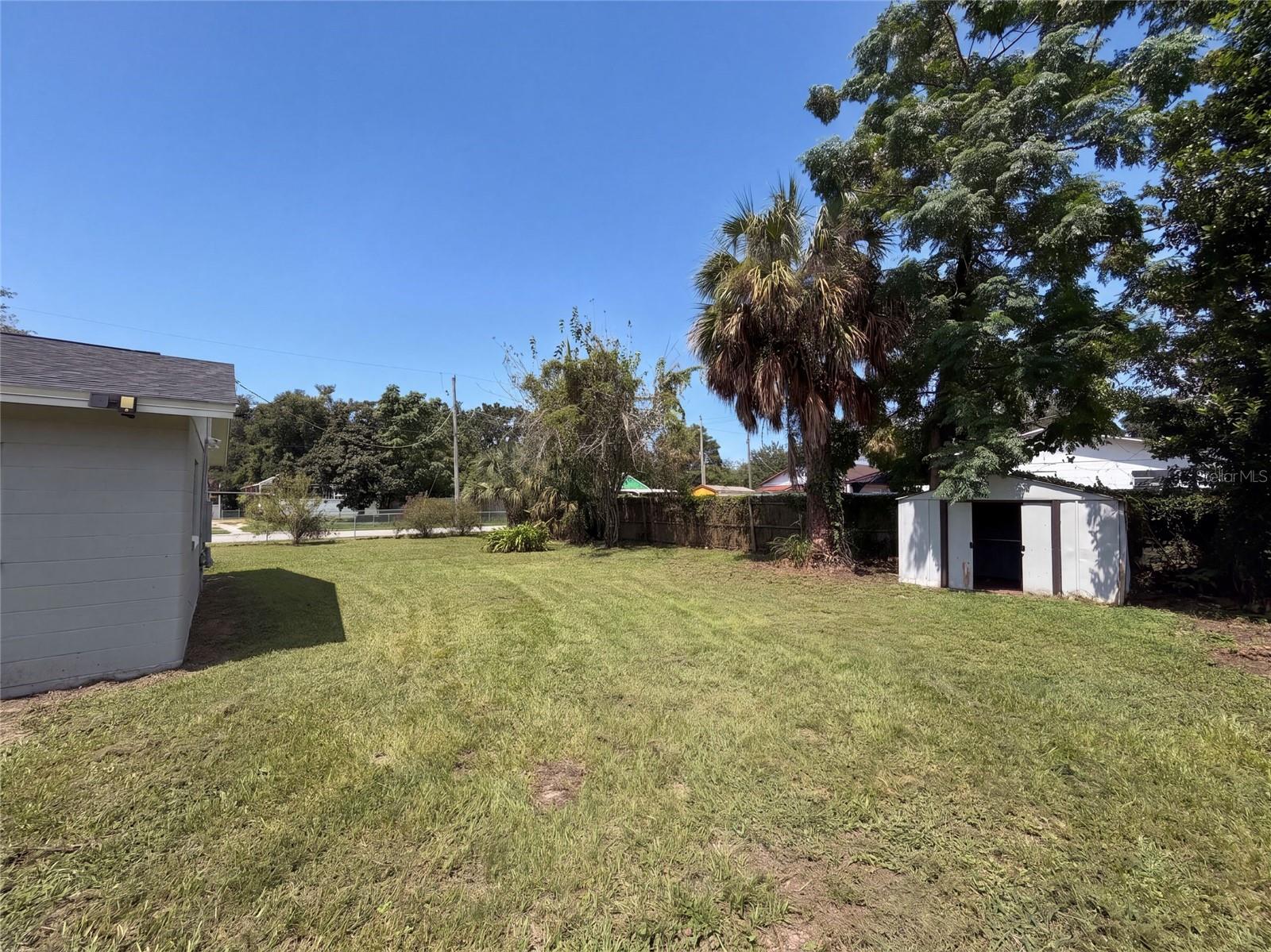 2406 E CURTIS ST — photo 15