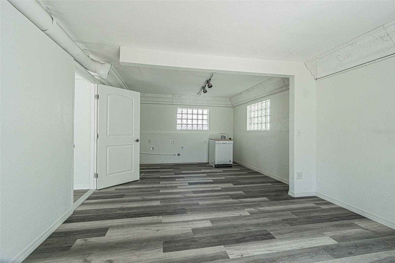 556 CLEARWATER LARGO RD N #C — photo 10