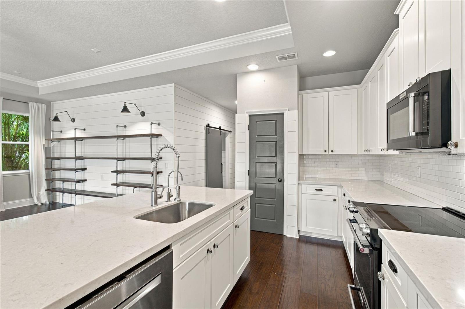 6805 PARK STRAND DR — photo 25