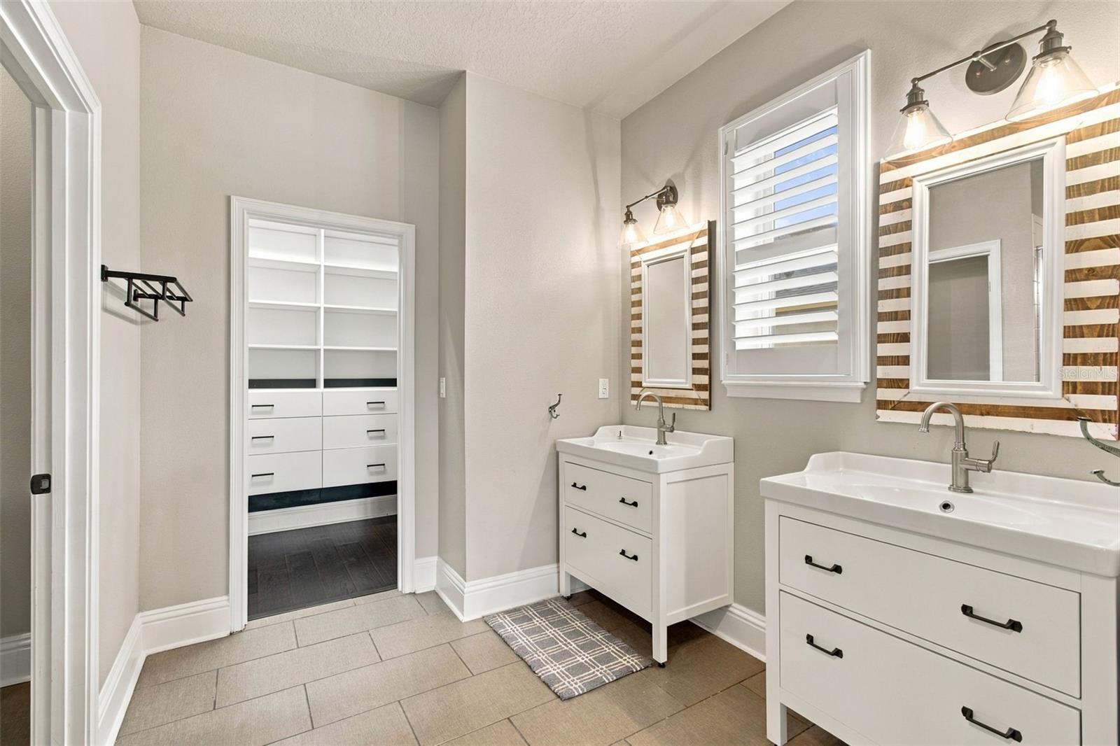 6805 PARK STRAND DR — photo 36