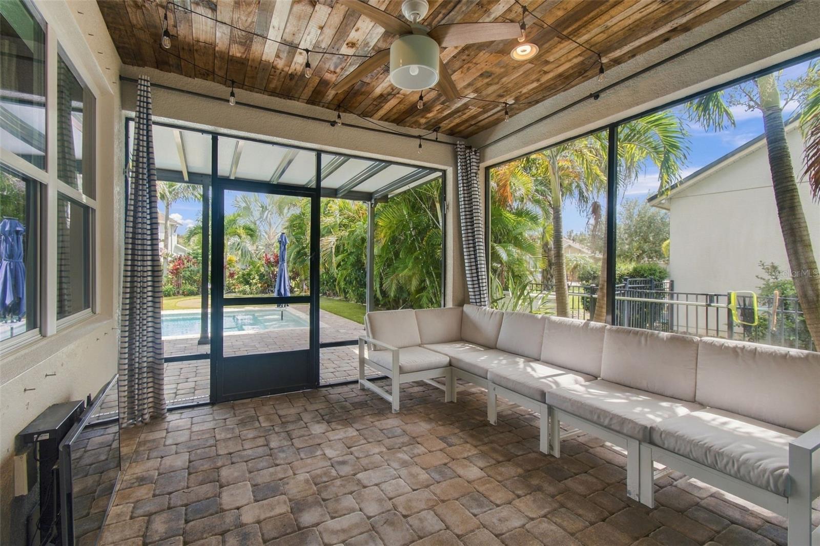 6805 PARK STRAND DR — photo 42