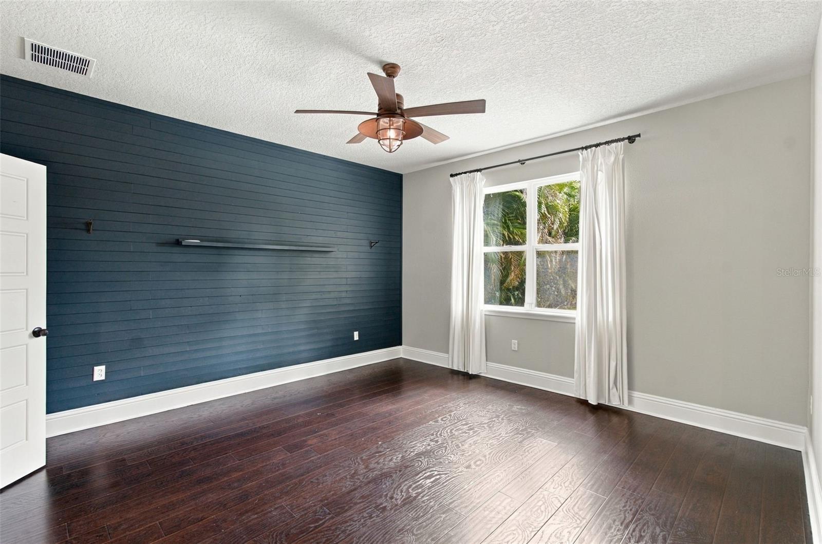 6805 PARK STRAND DR — photo 32