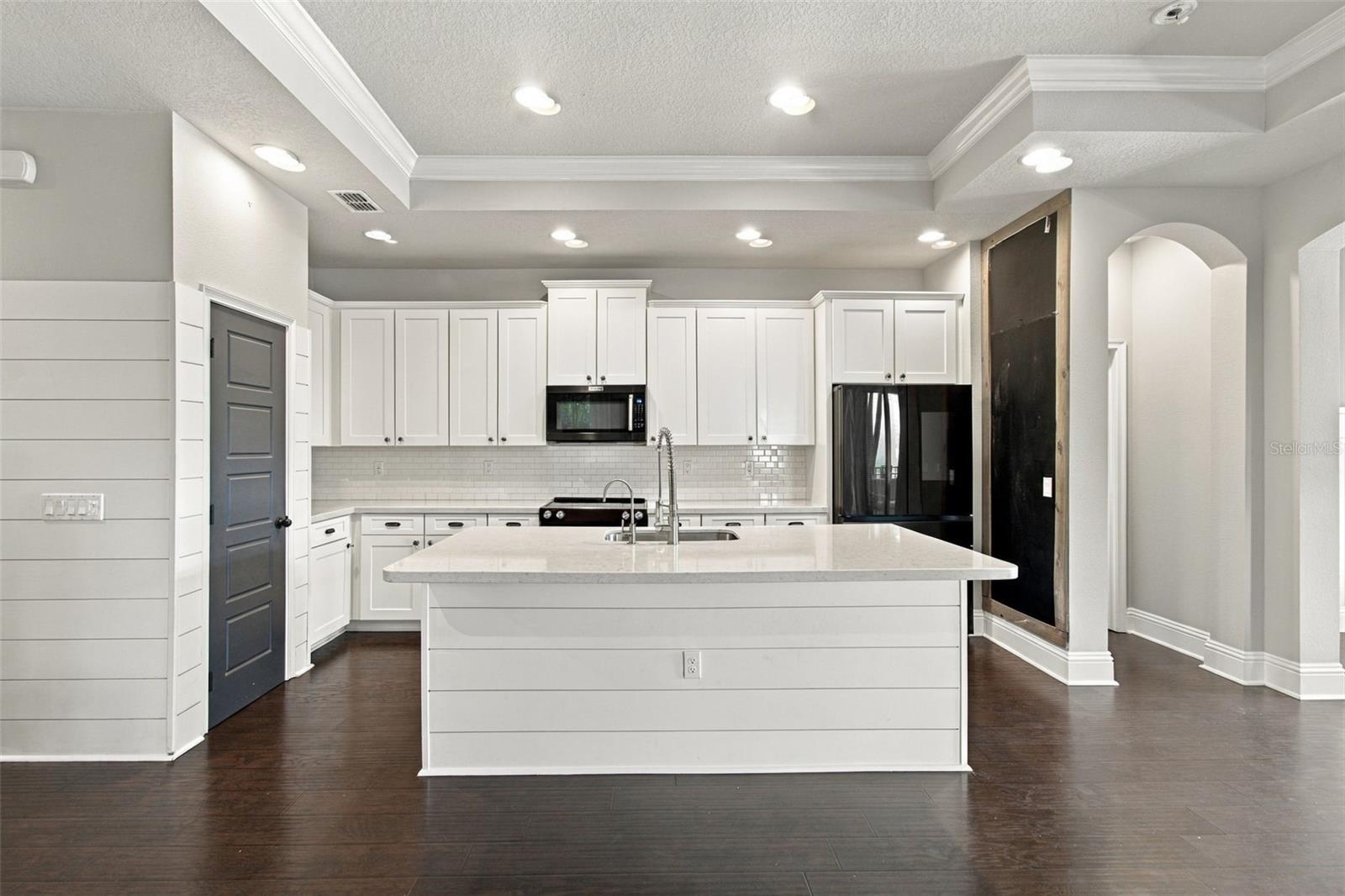 6805 PARK STRAND DR — photo 4