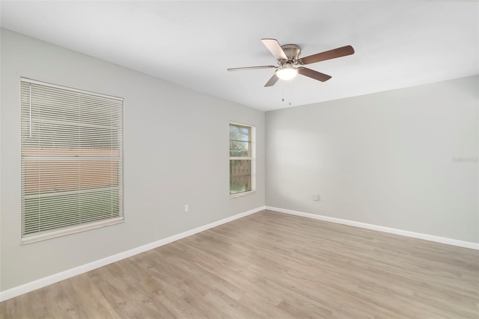 3905 SANDPOINTE DR — photo 23