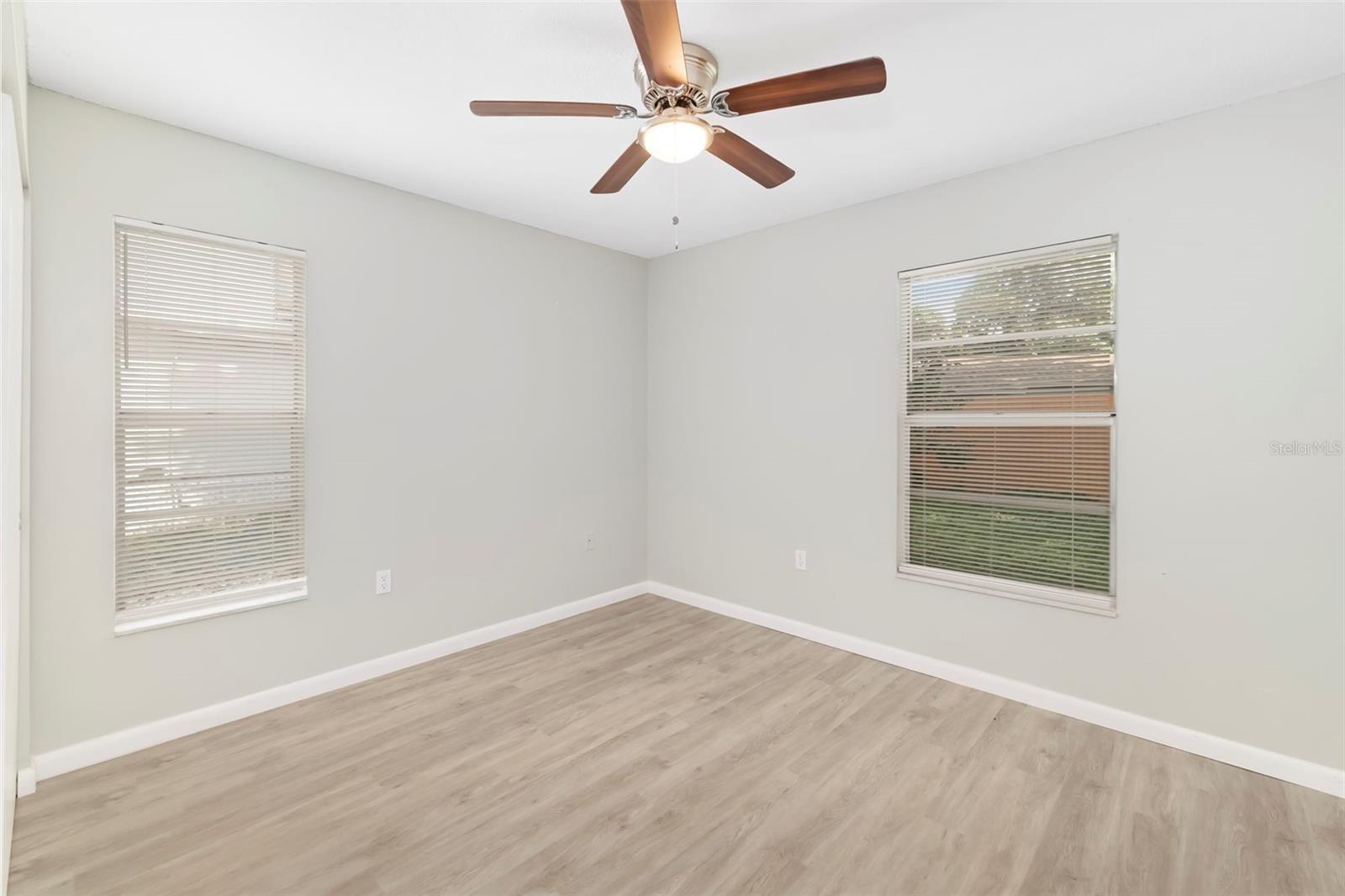 3905 SANDPOINTE DR — photo 33