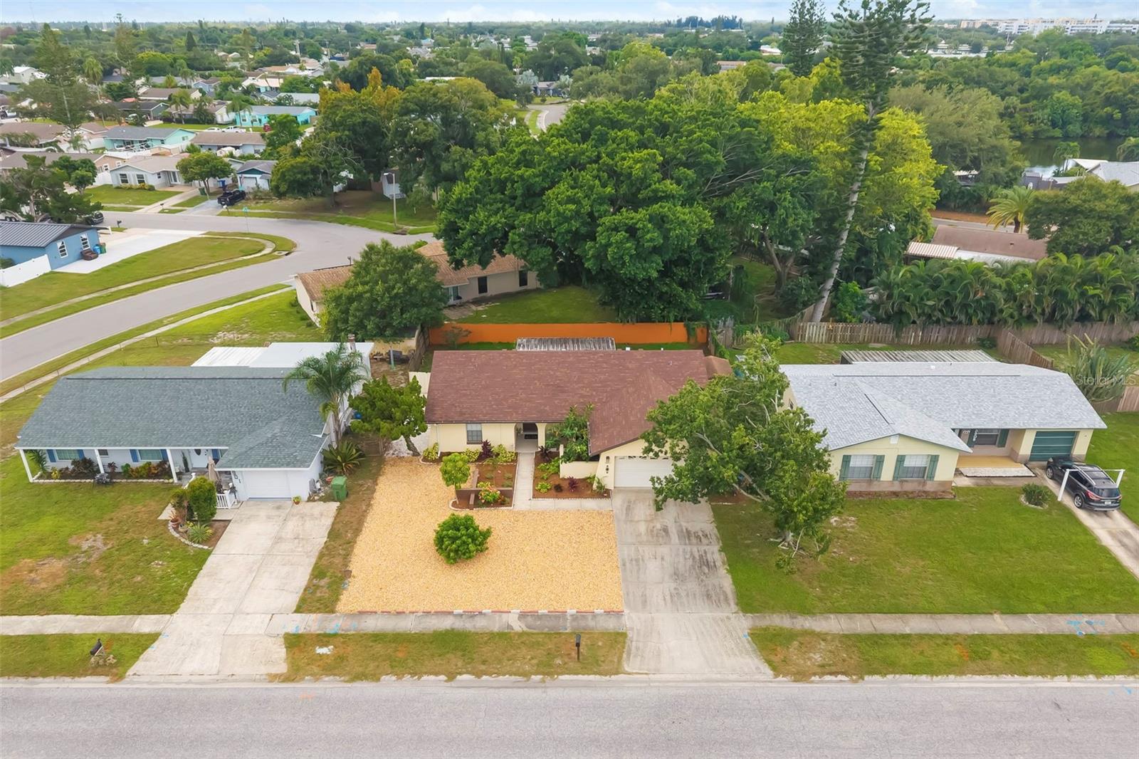 3905 SANDPOINTE DR — photo 38