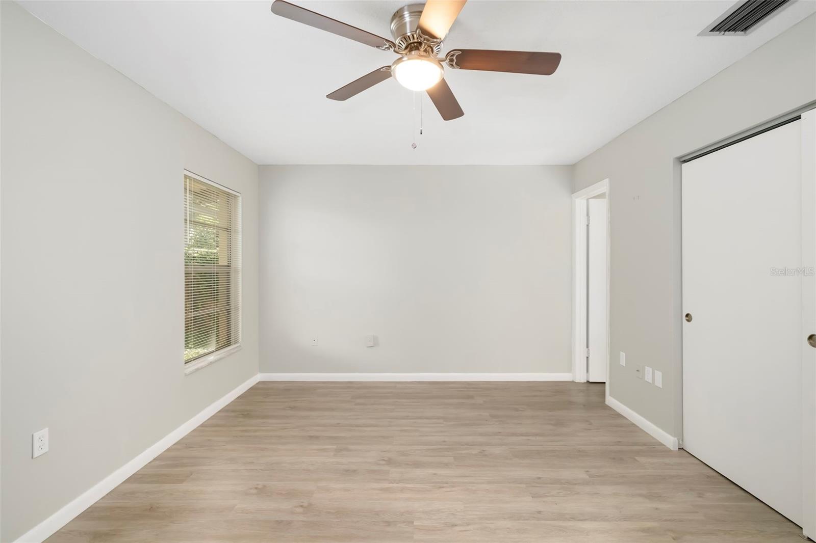 3905 SANDPOINTE DR — photo 24