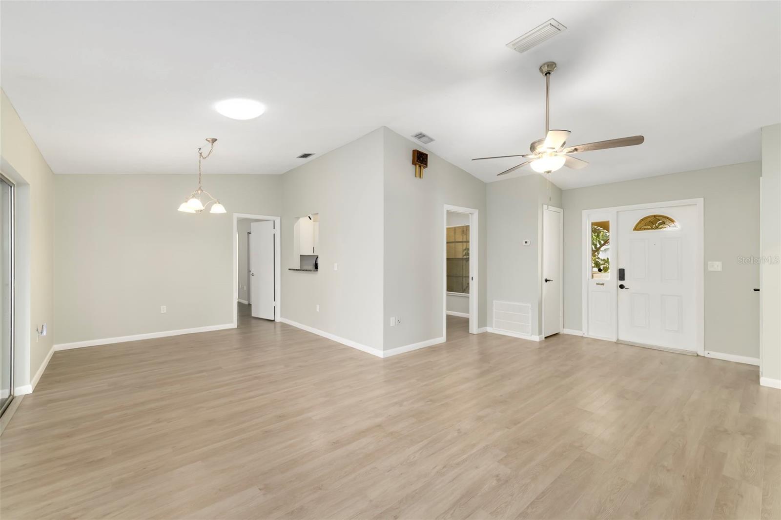 3905 SANDPOINTE DR — photo 3