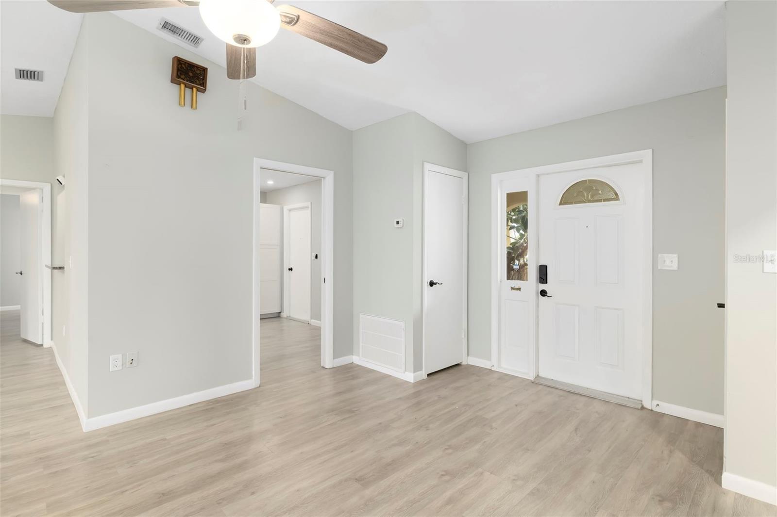 3905 SANDPOINTE DR — photo 9