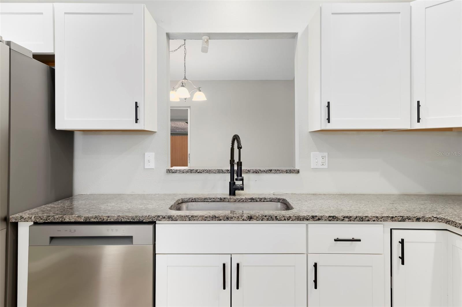 3905 SANDPOINTE DR — photo 18