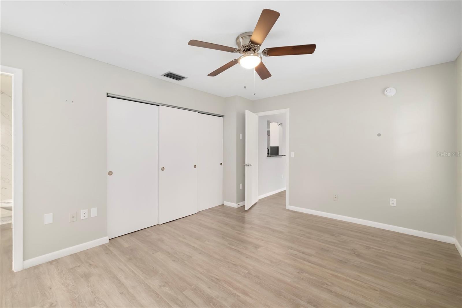 3905 SANDPOINTE DR — photo 27