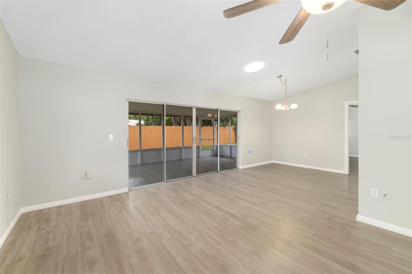 3905 SANDPOINTE DR — photo 12