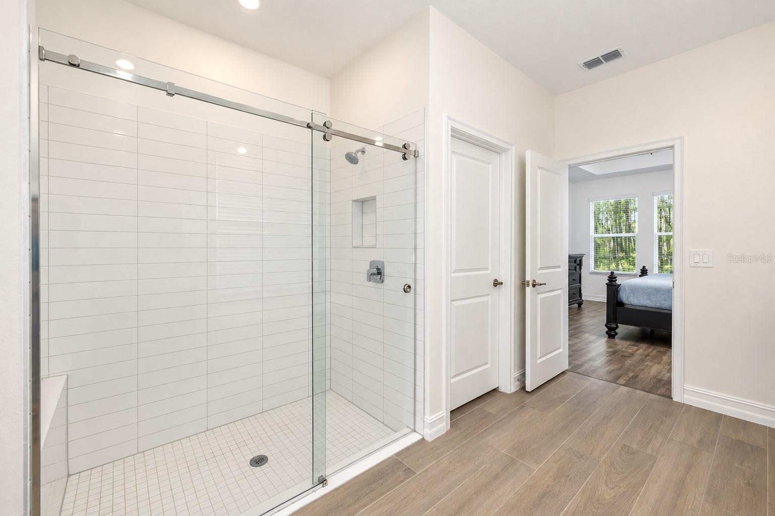 18342 SERENE LAKE LOOP — photo 32