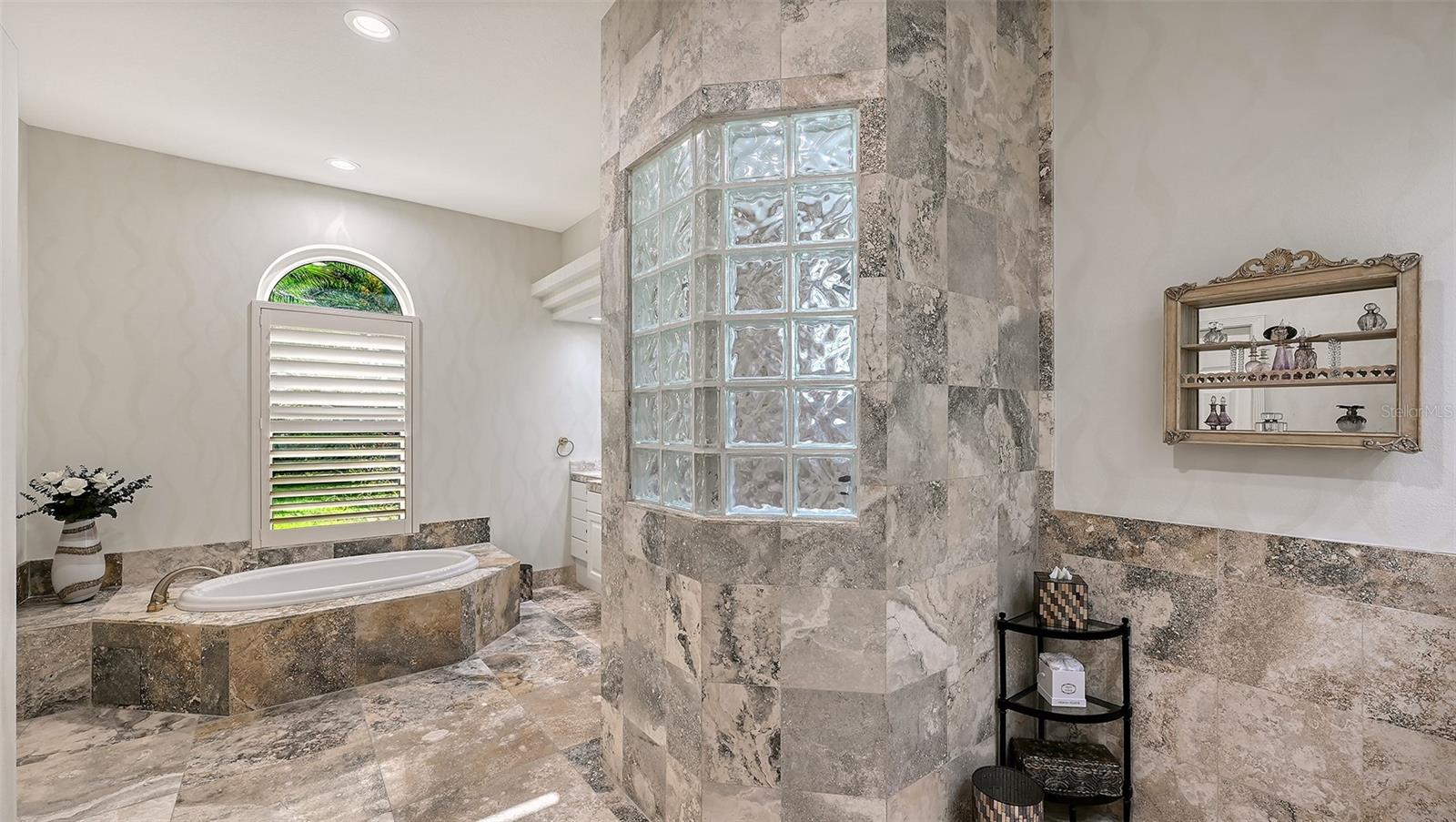 8866 BLOOMFIELD BLVD — photo 44
