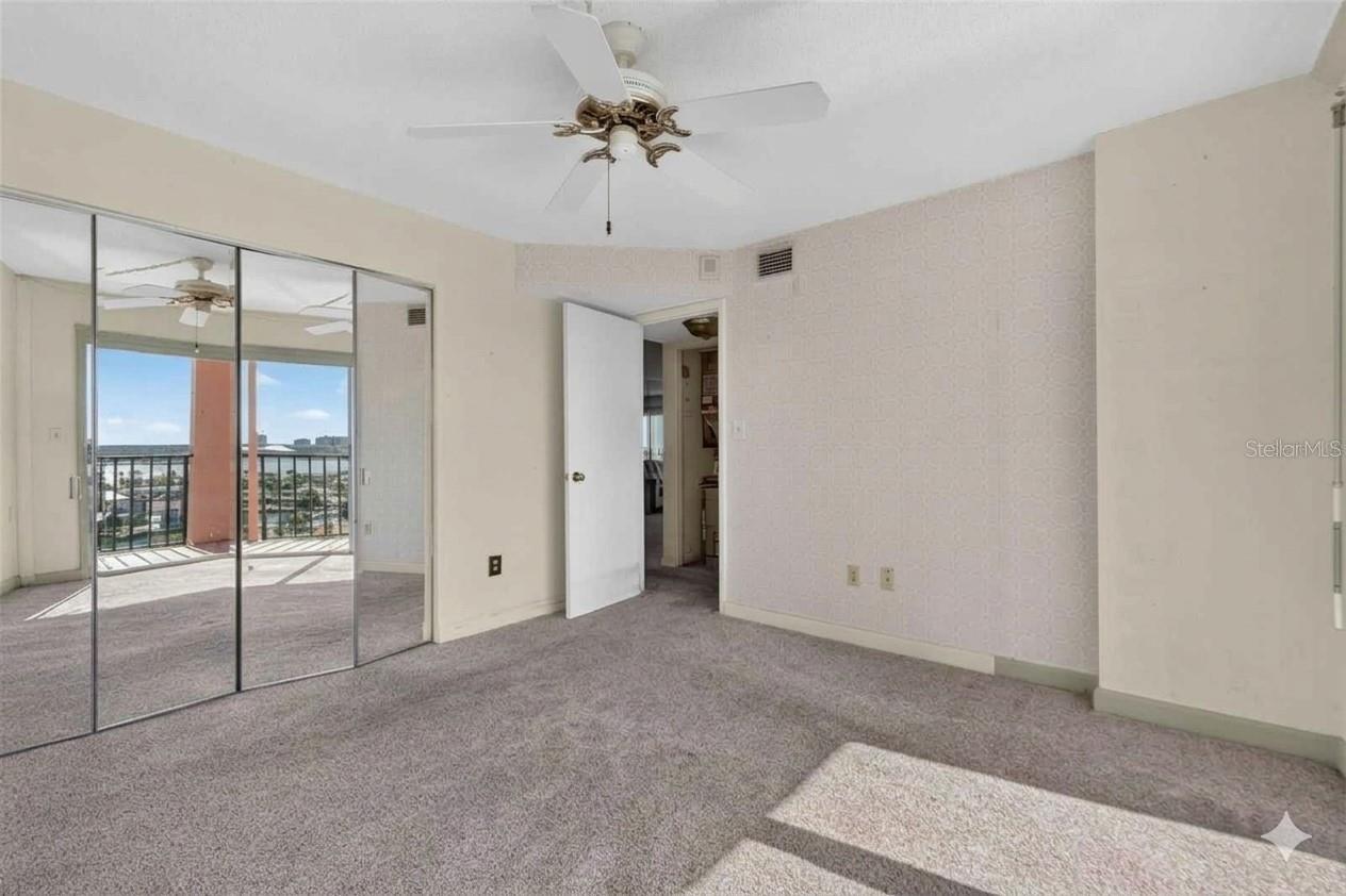 51 ISLAND WAY #1100 — photo 20