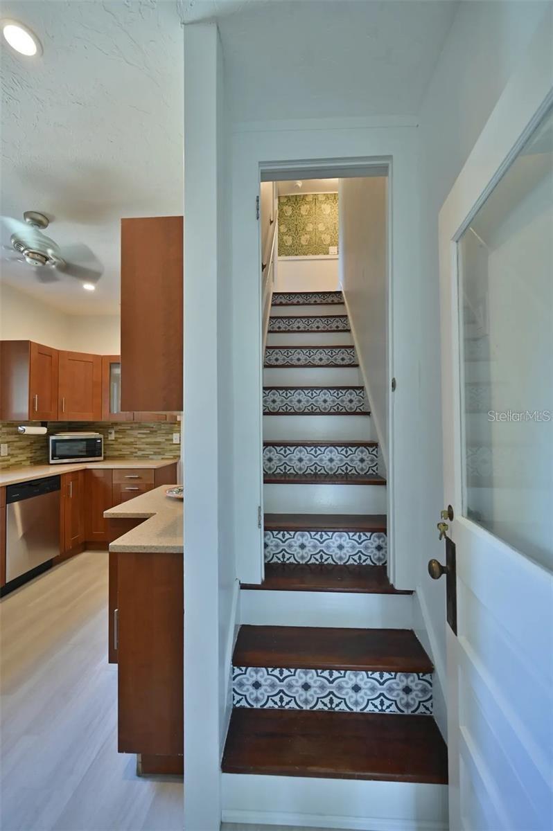 2408 HILLVIEW ST — photo 17