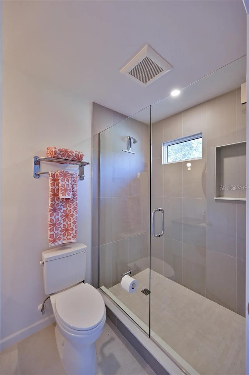 2408 HILLVIEW ST — photo 14