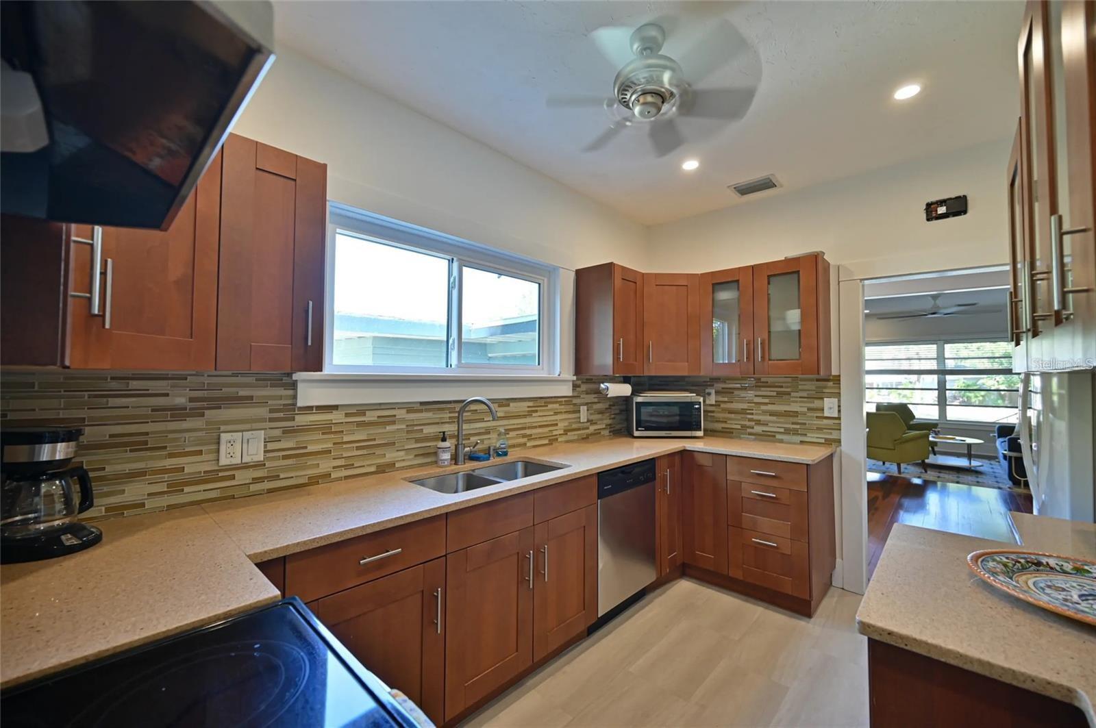 2408 HILLVIEW ST — photo 11