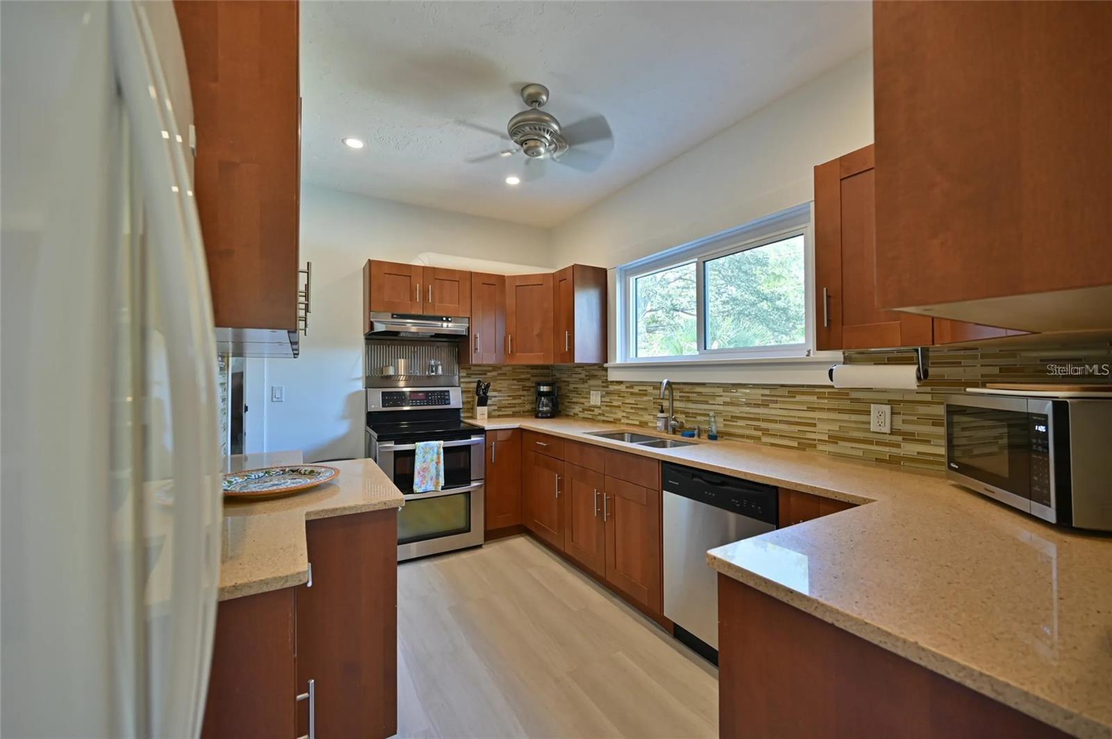2408 HILLVIEW ST — photo 12