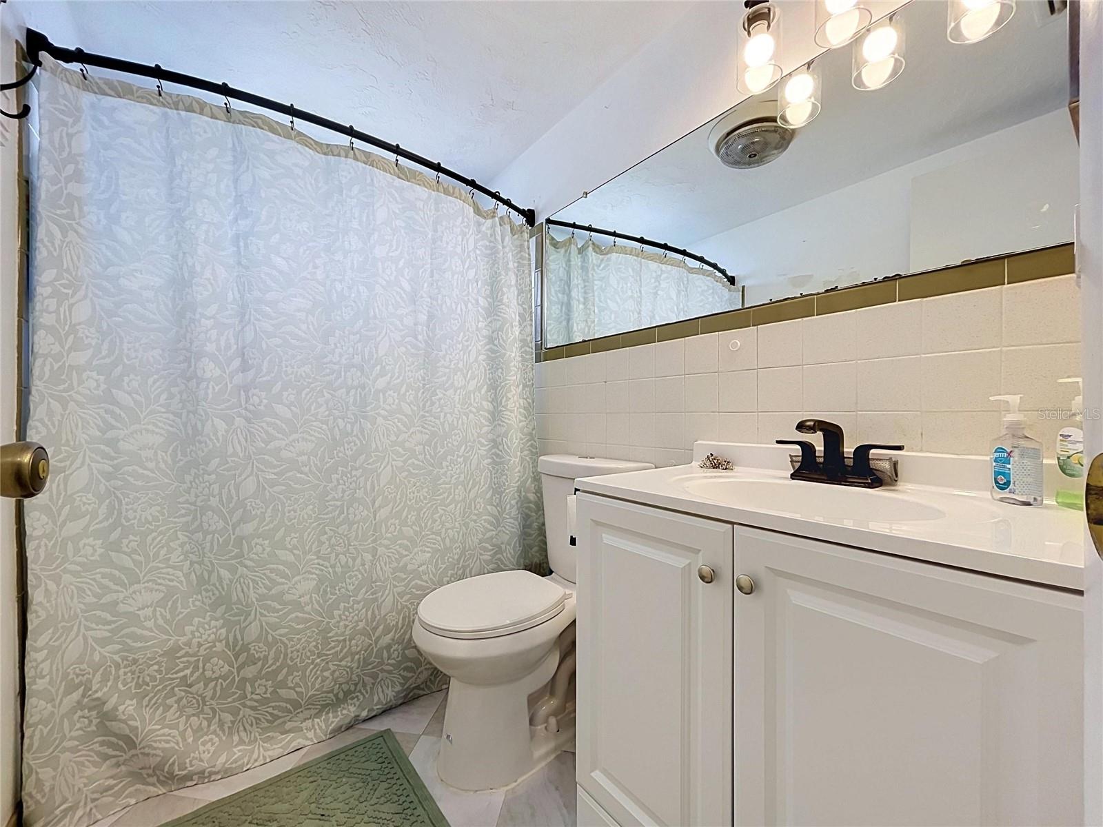 3748 REDWOOD DR — photo 18